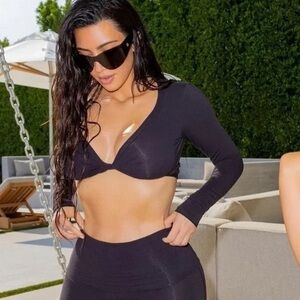 SKIMS TWIST collection long sleeve top in black XXS